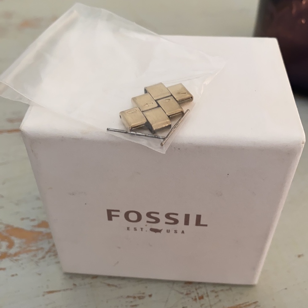 Women’s Fossil Riley Watch - Picture 2 of 2